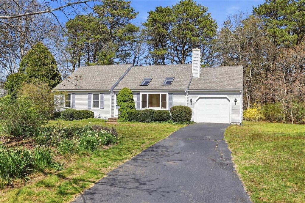 10 Skipjack Lane, Hyannis, MA 02601