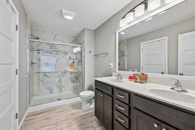 1395 Applewood Drive, Fairfax, IA 52228