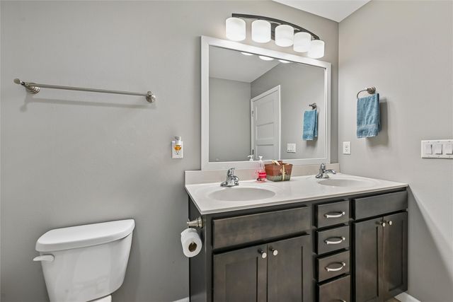 1395 Applewood Drive, Fairfax, IA 52228