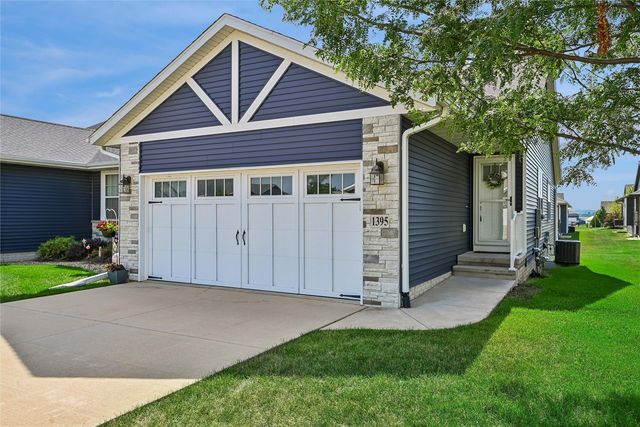 1395 Applewood Drive, Fairfax, IA 52228