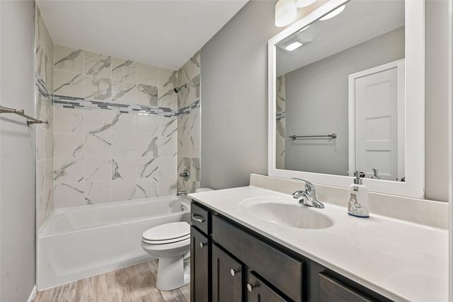 1395 Applewood Drive, Fairfax, IA 52228