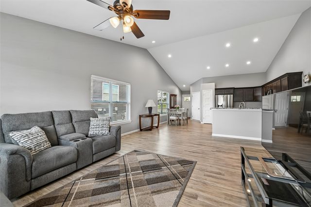 1395 Applewood Drive, Fairfax, IA 52228