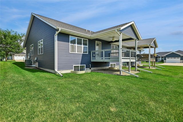 1395 Applewood Drive, Fairfax, IA 52228