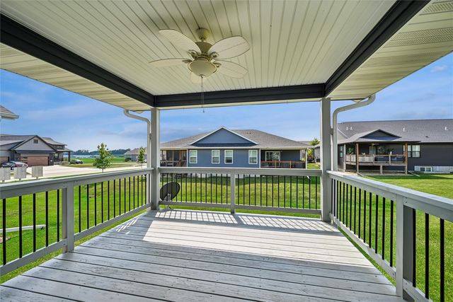 1395 Applewood Drive, Fairfax, IA 52228