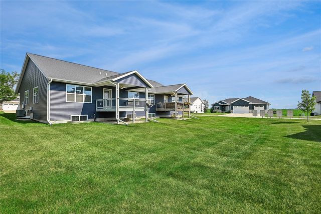 1395 Applewood Drive, Fairfax, IA 52228