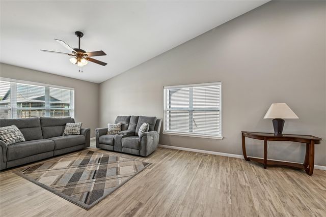 1395 Applewood Drive, Fairfax, IA 52228