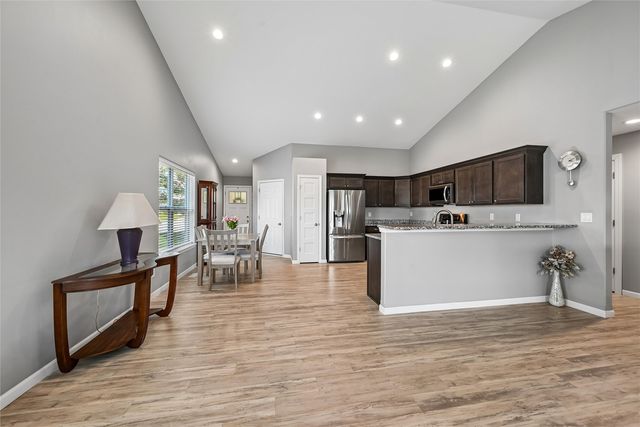 1395 Applewood Drive, Fairfax, IA 52228