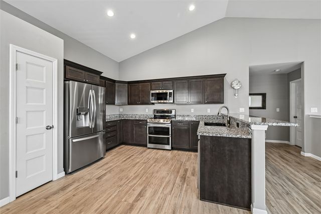 1395 Applewood Drive, Fairfax, IA 52228