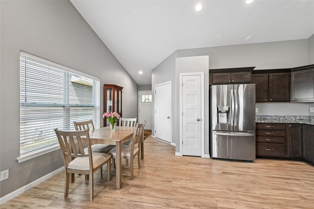 1395 Applewood Drive, Fairfax, IA 52228