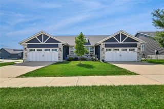 1395 Applewood Drive, Fairfax, IA 52228
