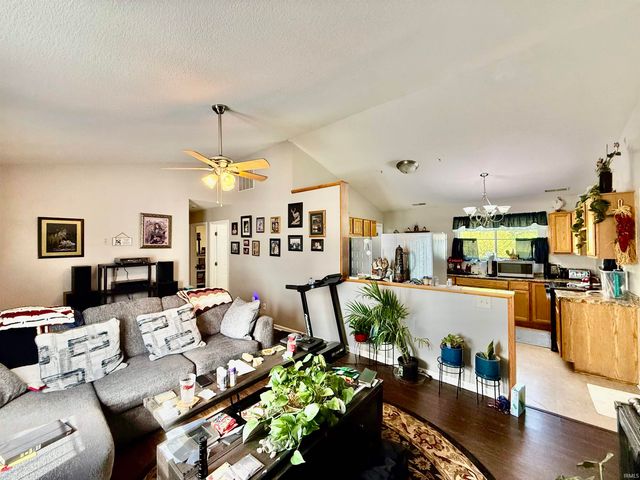 806 Deer Ridge Crossing, Auburn, IN 46706