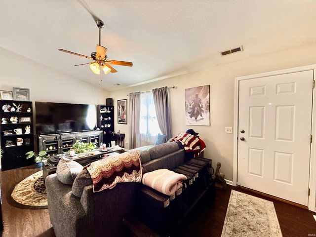 806 Deer Ridge Crossing, Auburn, IN 46706