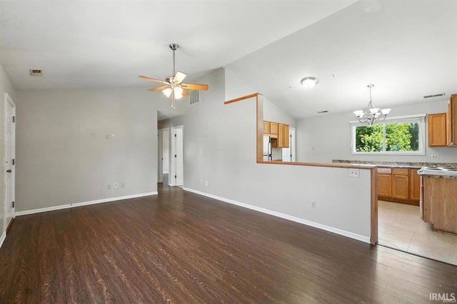 806 Deer Ridge Crossing, Auburn, IN 46706