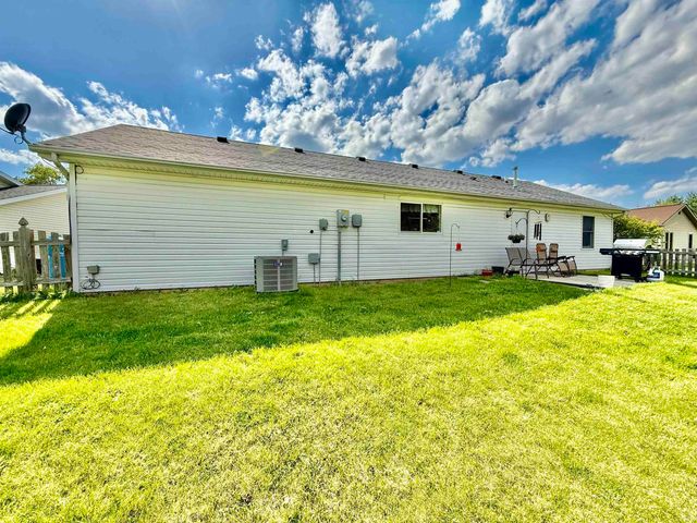 806 Deer Ridge Crossing, Auburn, IN 46706