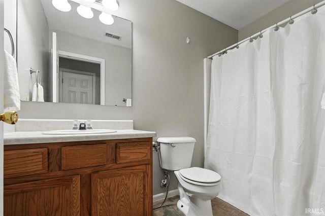 806 Deer Ridge Crossing, Auburn, IN 46706