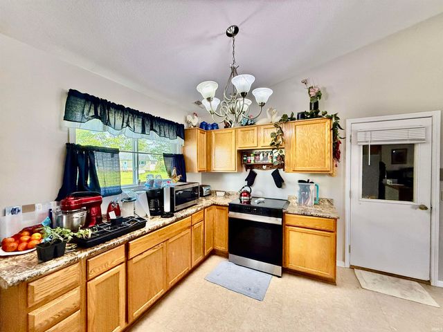 806 Deer Ridge Crossing, Auburn, IN 46706