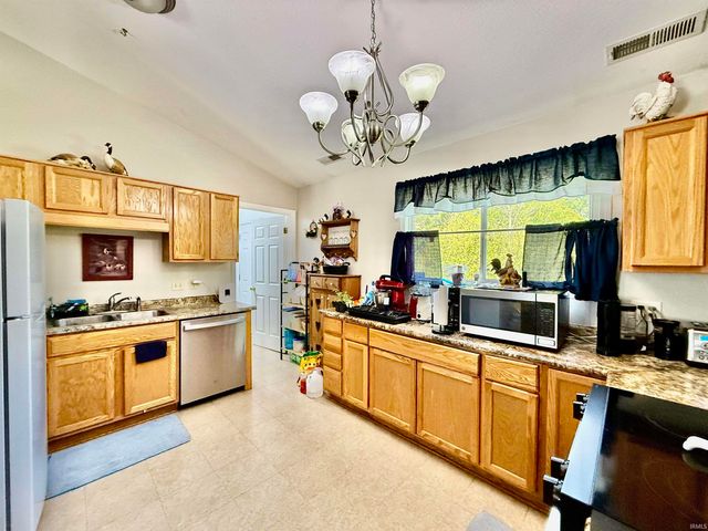 806 Deer Ridge Crossing, Auburn, IN 46706