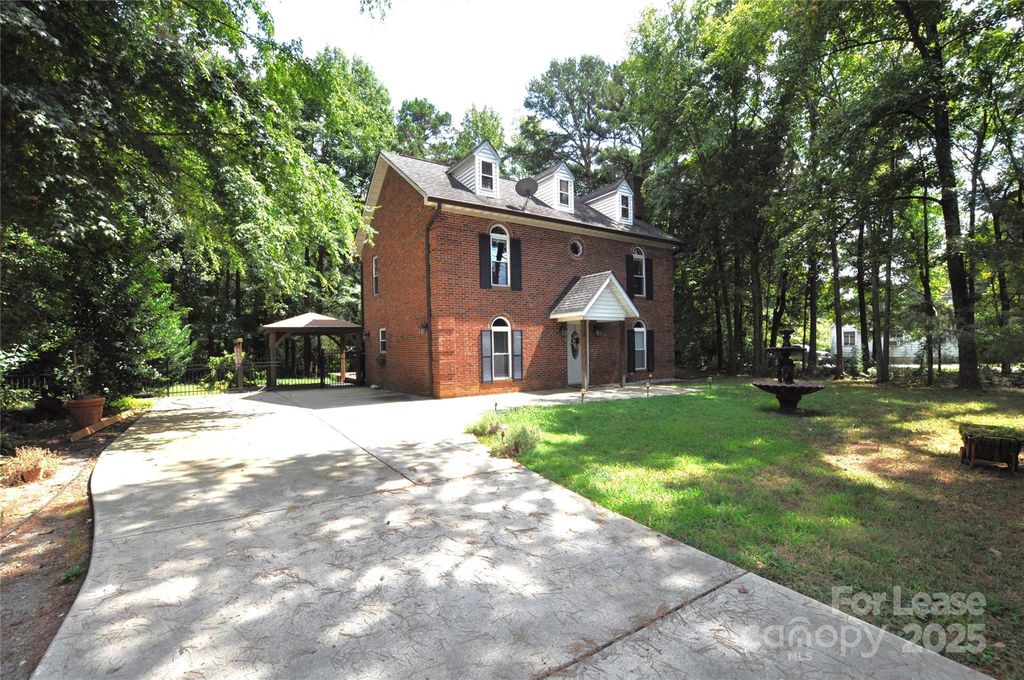 1710 Kimway Court, Matthews, NC 28105