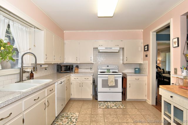 2803 S Gary Place, Tulsa, OK 74114