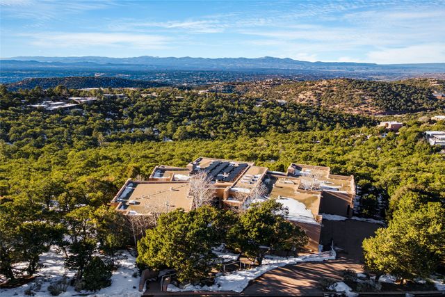 1135 S Summit Drive, Santa Fe, NM 87501