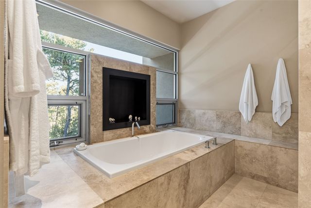 1135 S Summit Drive, Santa Fe, NM 87501