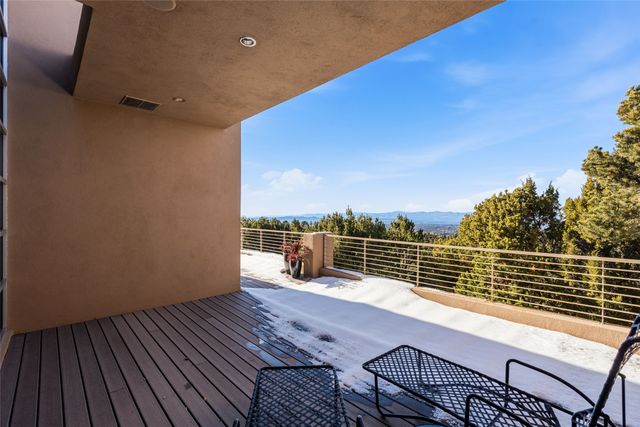 1135 S Summit Drive, Santa Fe, NM 87501