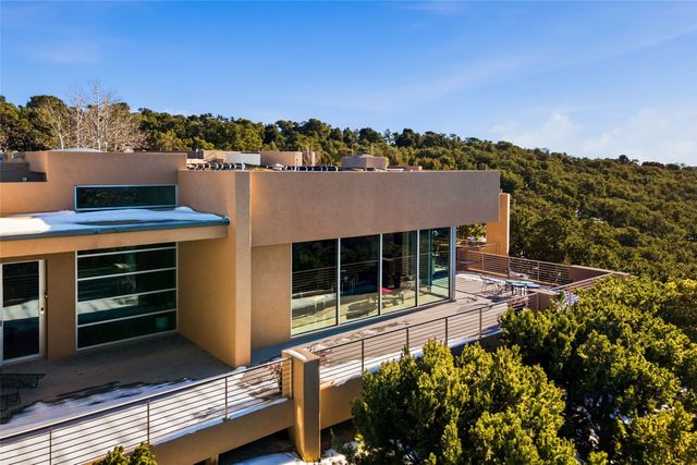 1135 S Summit Drive, Santa Fe, NM 87501