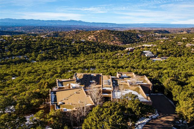 1135 S Summit Drive, Santa Fe, NM 87501