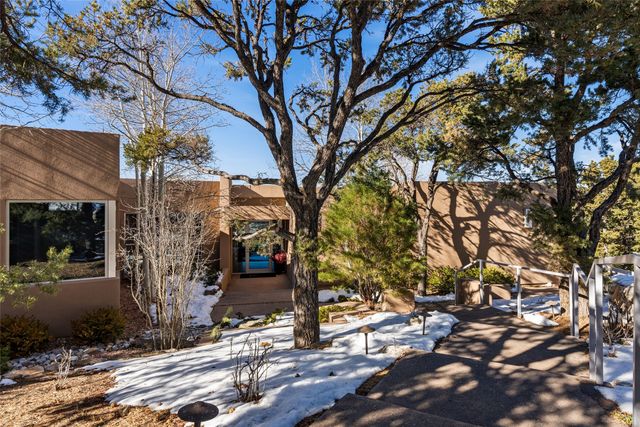 1135 S Summit Drive, Santa Fe, NM 87501