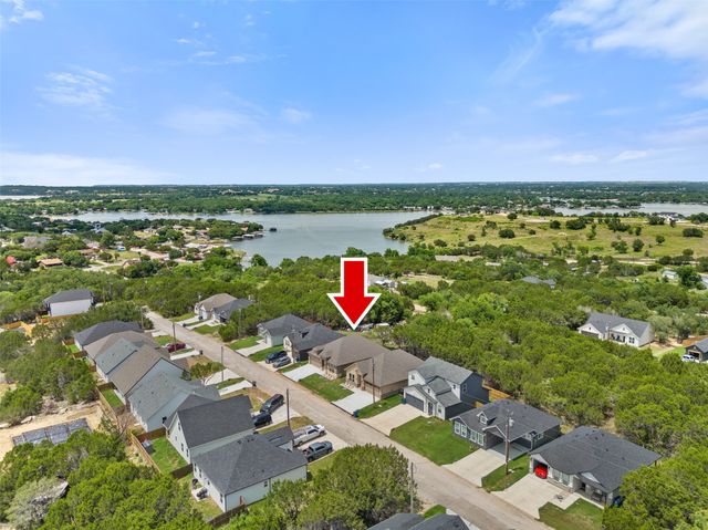 5627 Barkridge Drive, Granbury, TX 76048
