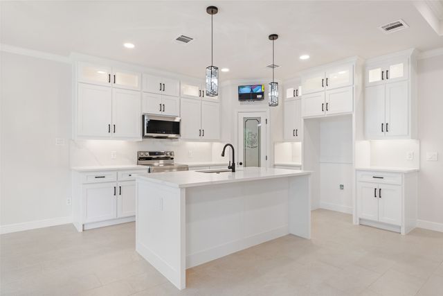 5627 Barkridge Drive, Granbury, TX 76048