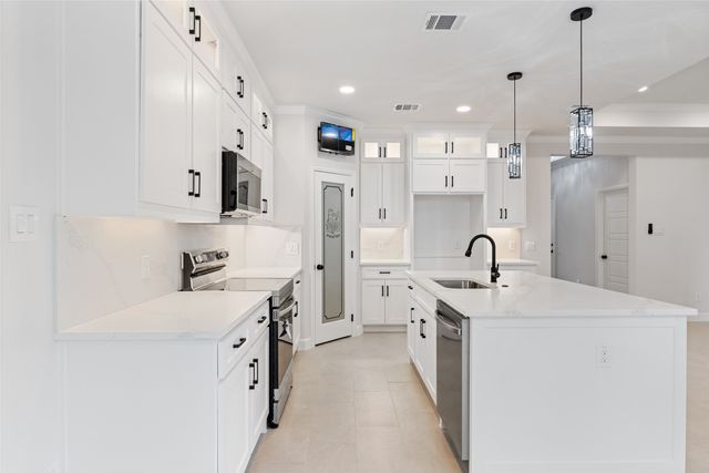 5627 Barkridge Drive, Granbury, TX 76048