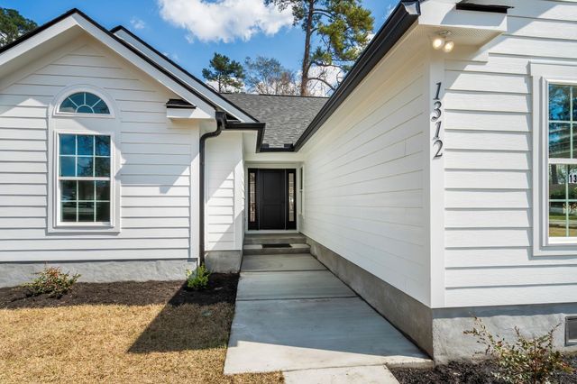 1312 Lakeside Dr., Conway, SC 29526