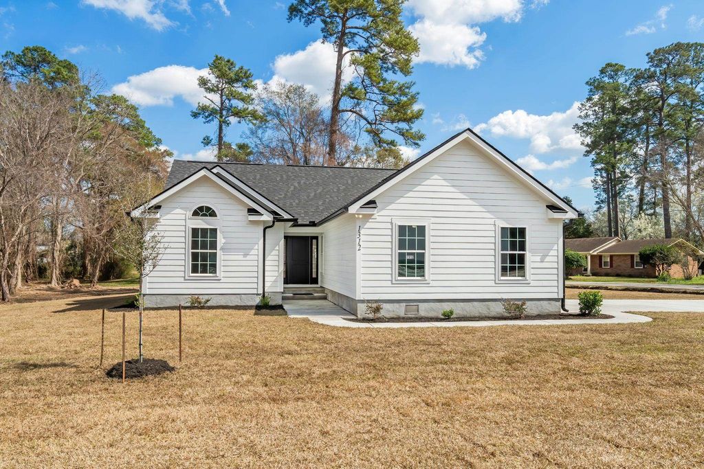 1312 Lakeside Dr., Conway, SC 29526