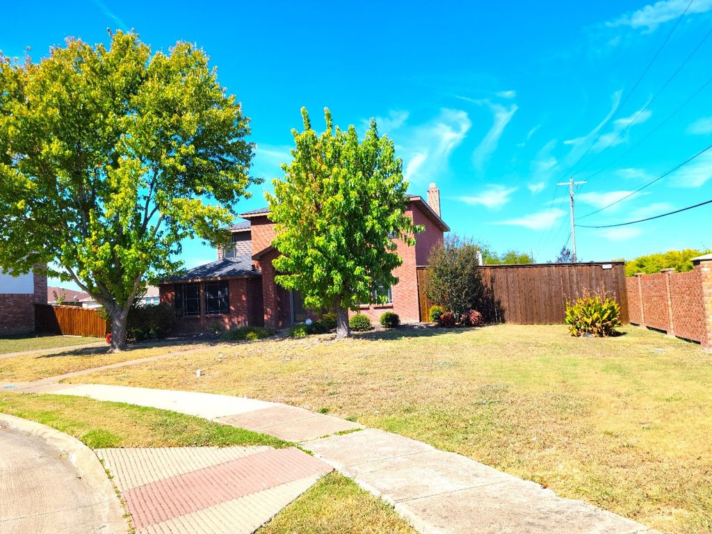 1003 Graystone Drive, Lancaster, TX 75134