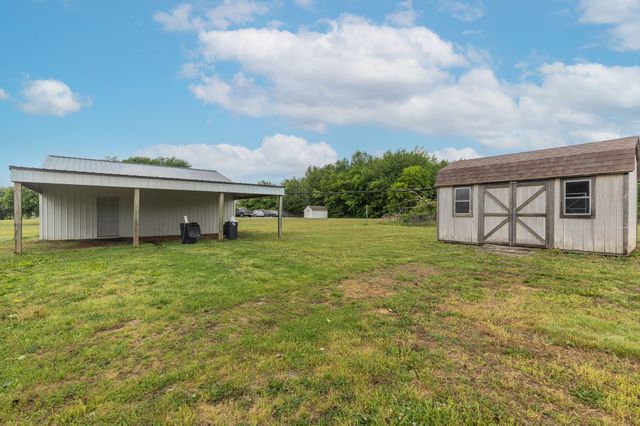 1882 Port Royal Rd, Adams, TN 37010
