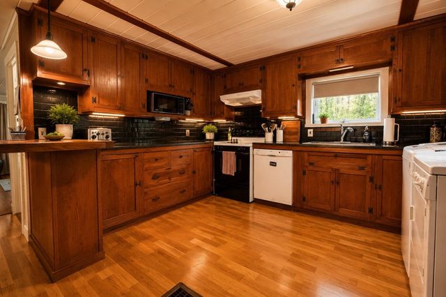 31 Stoddard Lane, Freedom, NH 03836