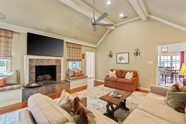 2211 WICKERSHAM LN, Germantown, TN 38139