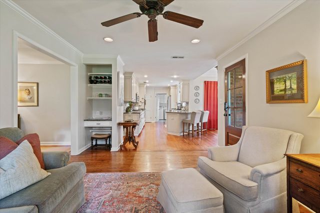 2211 WICKERSHAM LN, Germantown, TN 38139