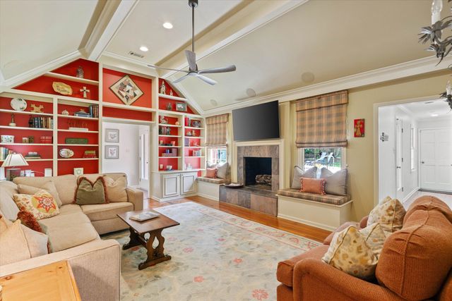 2211 WICKERSHAM LN, Germantown, TN 38139