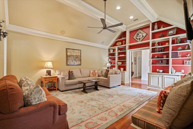 2211 WICKERSHAM LN, Germantown, TN 38139