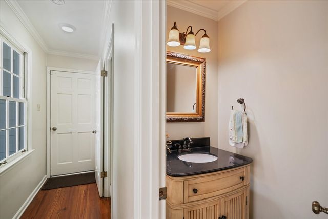 2211 WICKERSHAM LN, Germantown, TN 38139