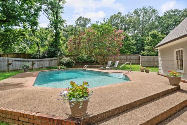 2211 WICKERSHAM LN, Germantown, TN 38139