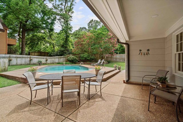 2211 WICKERSHAM LN, Germantown, TN 38139