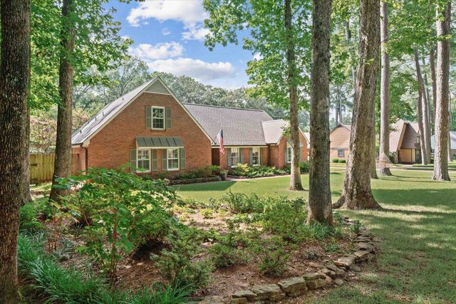 2211 WICKERSHAM LN, Germantown, TN 38139