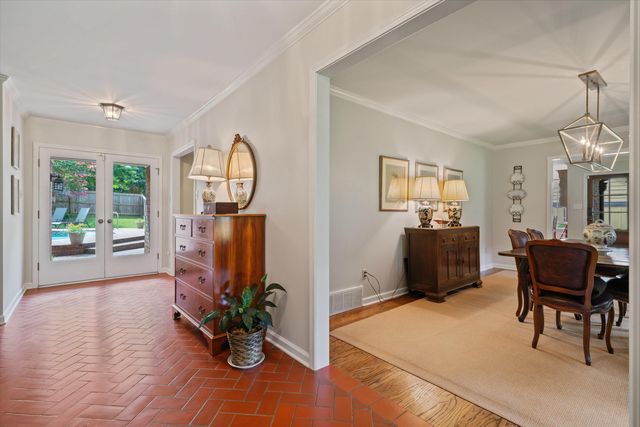 2211 WICKERSHAM LN, Germantown, TN 38139