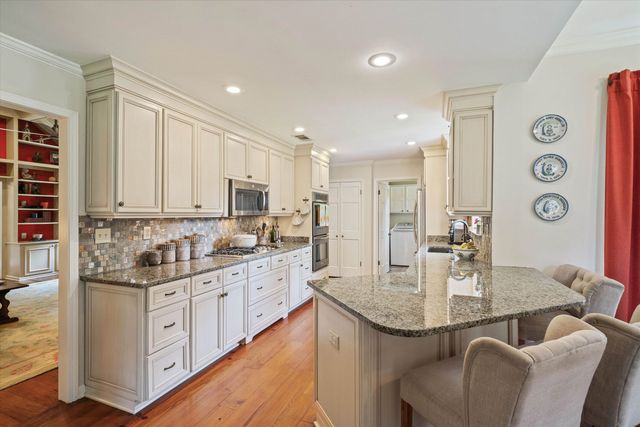 2211 WICKERSHAM LN, Germantown, TN 38139