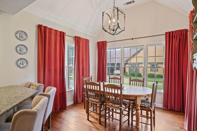 2211 WICKERSHAM LN, Germantown, TN 38139