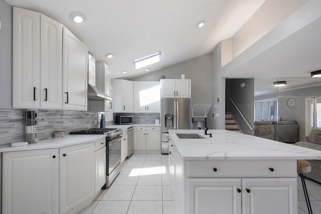 1210 N Keebie Court, Addison, IL 60101