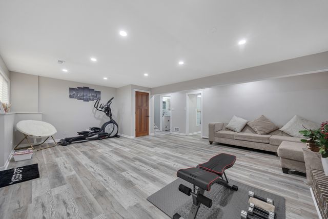 1210 N Keebie Court, Addison, IL 60101